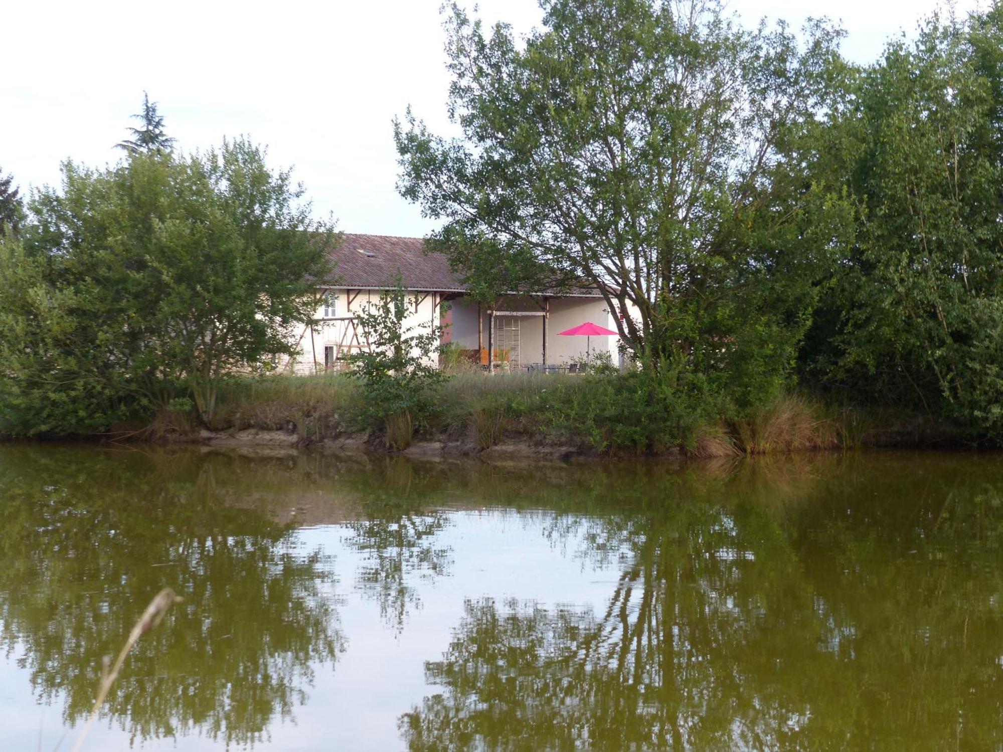 Gites Domaine De La Rochere Domsure Exterior foto